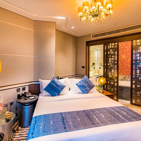 Vip Hotel Doha Qatar Exterior photo Deluxe Room