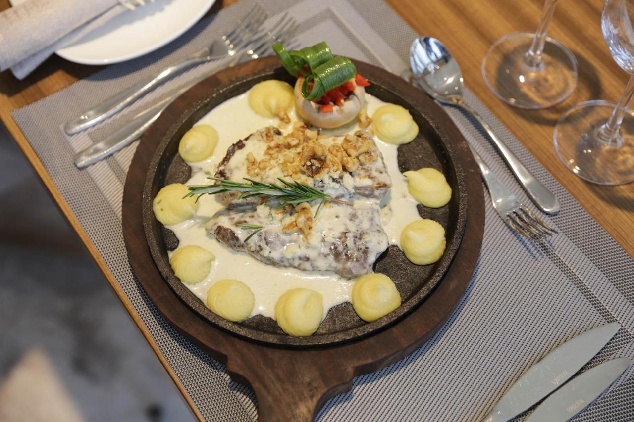 Vip Hotel Doha Qatar Exterior photo A steak prepared with a cream sauce