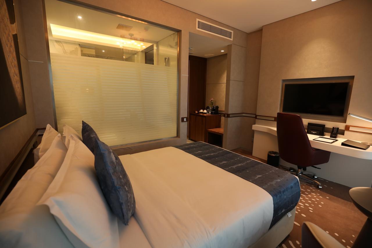Vip Hotel Doha Qatar Exterior photo A room at the hotel